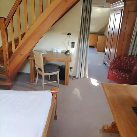 Logis Aux Comtes De Hanau Hotel