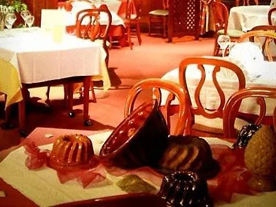 Logis Aux Comtes De Hanau 2*