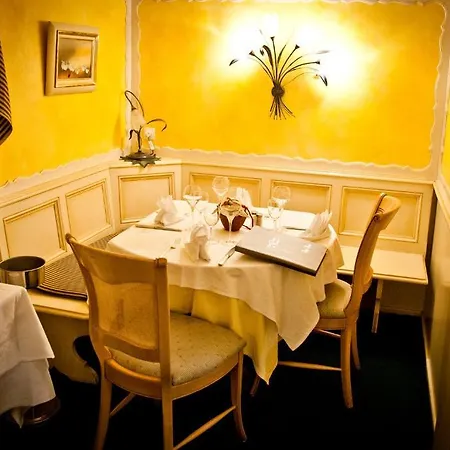 Logis Aux Comtes De Hanau Hotel