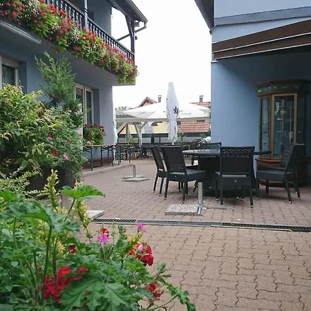 Hotel Logis Aux Comtes De Hanau