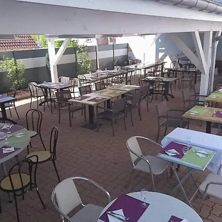 Logis Aux Comtes De Hanau Hotel