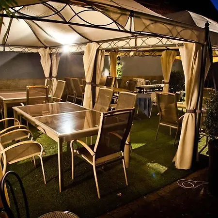 Hotel Logis Aux Comtes De Hanau